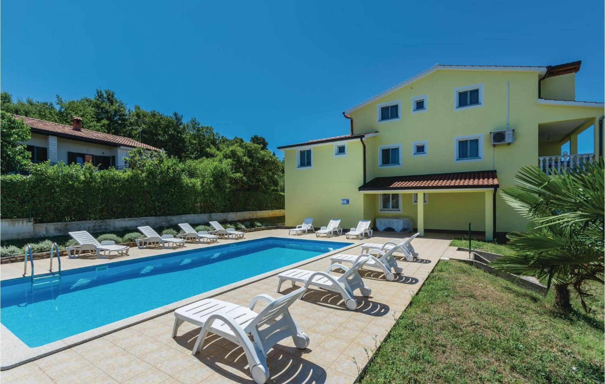 1 Bedroom Beautiful Apartment In Poreč Eksteriør bilde